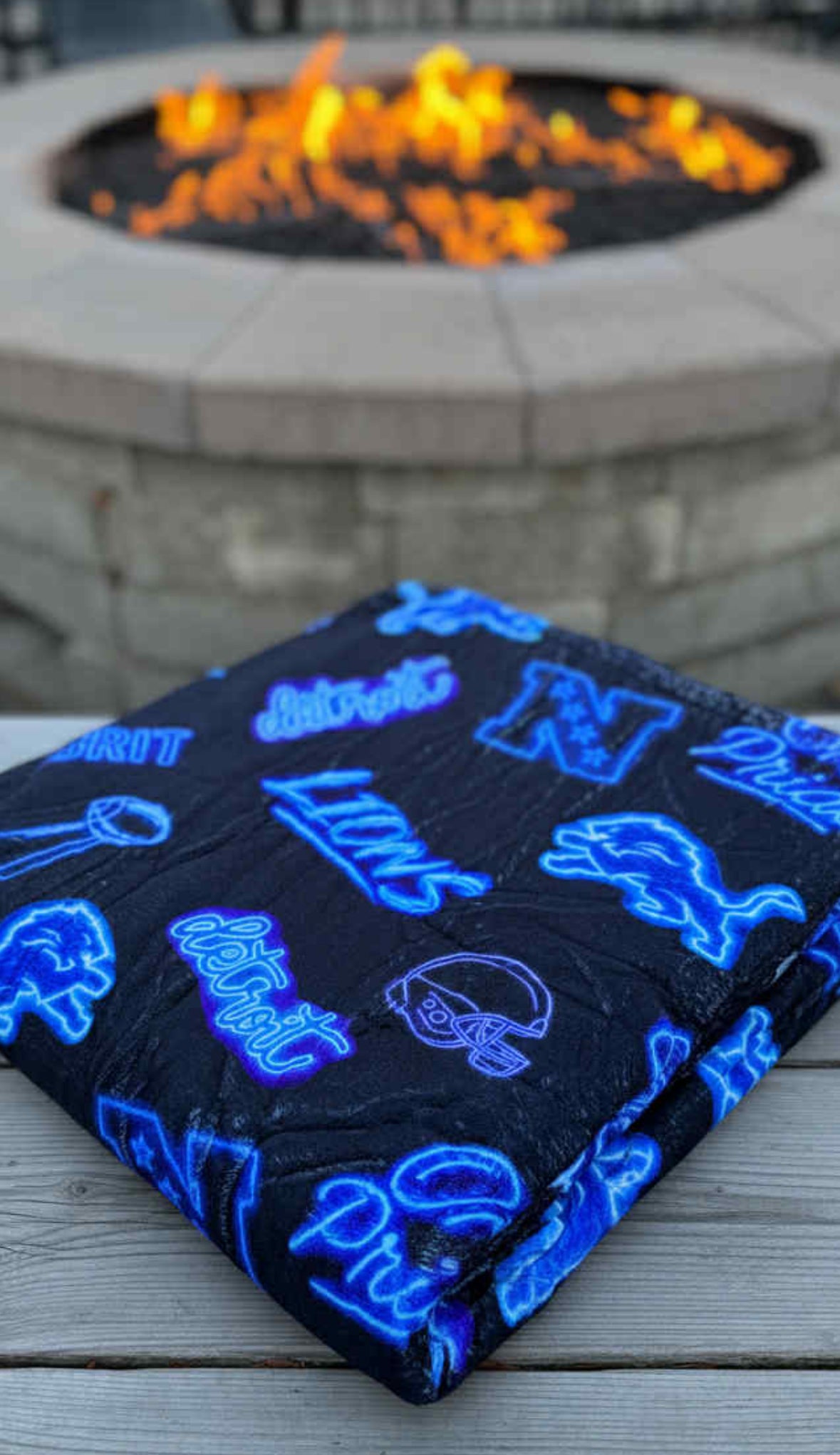 Storytime Throw (4th & Glow)